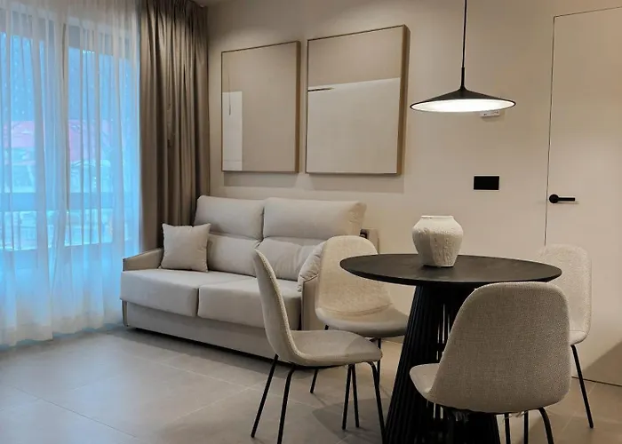 Limehome Juan Antonio Zunzunegui 公寓式酒店 3*